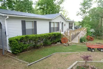 Image de Beautiful cabin overlooking Crooked Creek on the Tennessee river