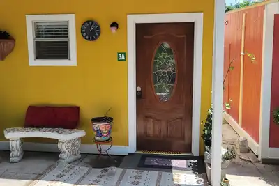 Image de Cozy Villa 10 minutes walk to riverwalk, Hemispher park and convenstion center.