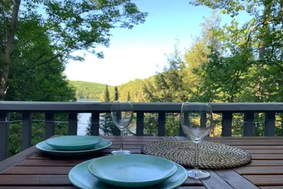 Image de Treetop View Cottage, offers recharging morning views!