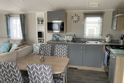 Image de Luxurious new 8 berth caravan, Ruan Minor Cornwall -Beach 10 min. 2 decked areas