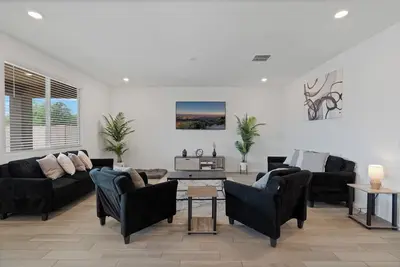 Image de Entire New Luxury 5 Bedroom Home!