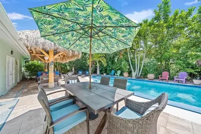 Image de Private Resort Style Home w/ Heated Pool and Hot Tub - 5 min walk to Cocoa Beach