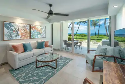 Image de Oceanfront, one-bedroom, ground floor condo, steps to beach - Brand new remodel!