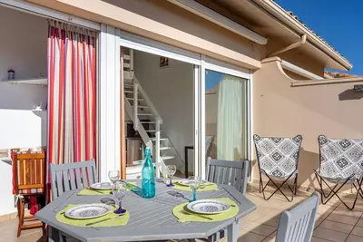 Image de Agréable appartement pour 4 personnes avec piscine, climatisation, Wifi, Tv, terrasse et parking