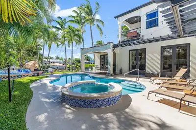 Image de Boat+Pool Bliss: Aqua Escape