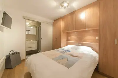 Image de Joli appartement avec bain à remous, Wifi, Tv, balcon, animaux admis et parking