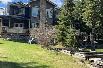 Image de Sheridan Lake home where Rustic meets upscale just steps to public lake access.