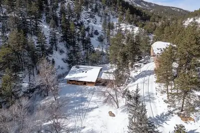 Image de Captivating Rustic Log Cabin with Seasonal stream close to Estes Park and Rmnp
