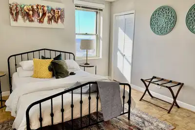 Image de **Chic Cozy Downtown Condo w complementary Wine**