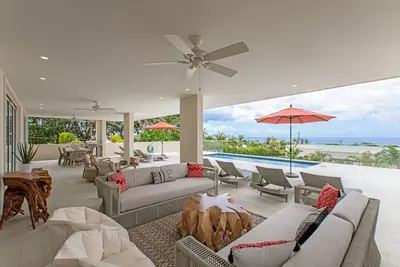 Image de A spectacular villa offering panoramic sea views within this new luxury private