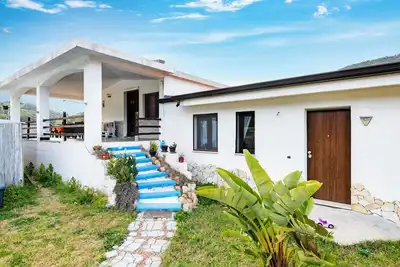 Image de Maison de vacances 'Casa I Ginepri' avec vue sur la montagne, jardin et Wi-Fi.