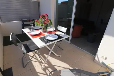 Appartement T2 avec Terrasse, Parking et Piscine à Sète, proche Plage