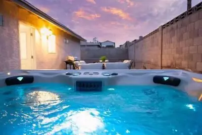 Image de ❤️ Blue & Purple -Remodeled 3br home w\/ Spa