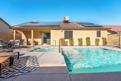Image de Brand New 4 Bedroom Home w/ Pool, Spa, & Golf!