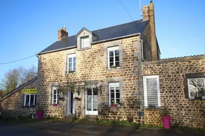 Image de Gîte familial tout confort avec jeux et jardin, proche voie verte et rivière