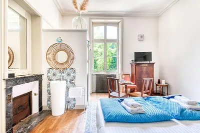 Image de Chambre double décorée avec soin au Château Le Fresne