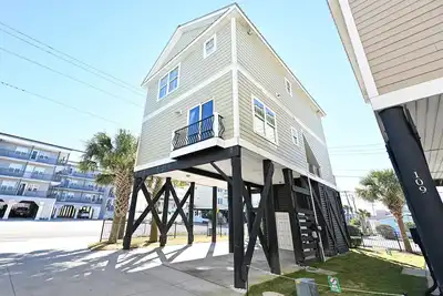 Image de Newly Renovated 2nd Row 3 Br Beach House with Pool Access! Magnolia Cottage