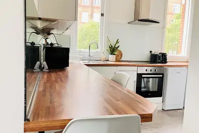 Stylish & Bright Chiswick 1bed - Great Location.