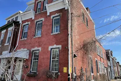 Image de Beautifully Restored Home in the Heart of Historic South Side