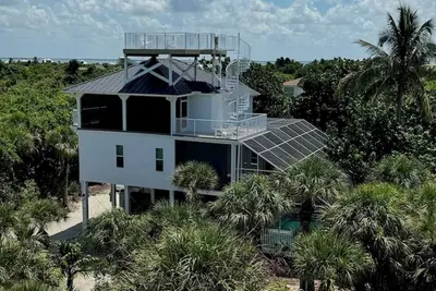 Image de Manatee Haven: Screened-in Pool, Spa and Elevator! 2 Golf Carts