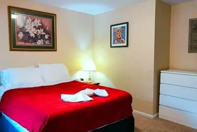 Image de Beautiful apartment in Historical Downtown Location.