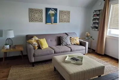 Upper Unit-Hawthorne Area-15 min walk 2 dwtn Fargo