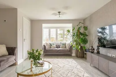Image de Maison-Famille-Salle de bain privée séparée-Vue sur Jardin
