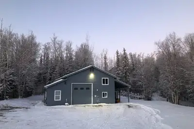 Image de Arctic HideAway - 2 bedroom Cozy home attached to a bakery!