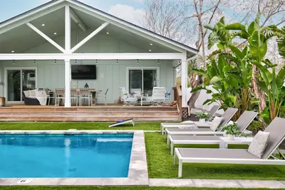 Image de Newly Renovated Beach Bungalow with Heated Pool