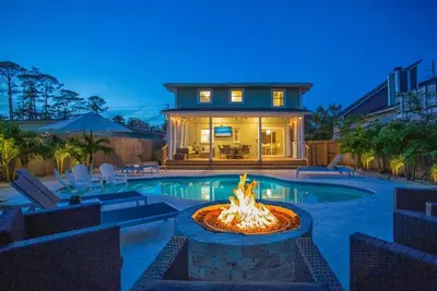 Image de Coastal Beach Retreat w/ Heated Pool, Putting Green
