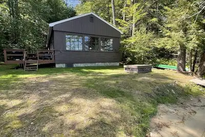 Image de Shorefront on Highland Lake