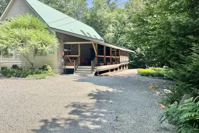 Image de Located in desirable Knights Hill Association on Moose Pond in Bridgton