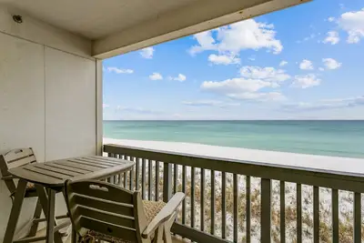 Image de Shore Beats Work! Gulf Front! Community Pool!