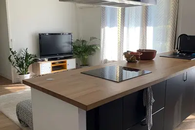 Image de Appartement 2 chambres avec parking gratuit et terrasse ensoleillée