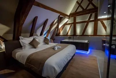 Image de Loft 2 personnes, baignoire balnéo, climatisé — colombages du XVIIe, Colmar