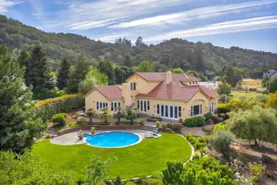 Image de Wine Country Luxury Retreat - Pool Sauna Spa Views