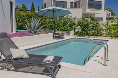 Image de Belle maison de vacances privée avec climatisation, Wifi, piscine privée, Tv, terrasse, parking