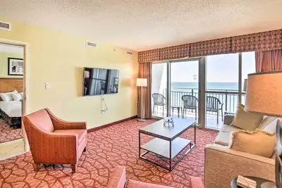 Image de Beachfront Condo in Myrtle Beach w/ Pool Access
