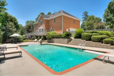 Image de Stately colonial minutes from Augusta National golf course w/pool, movie theatre