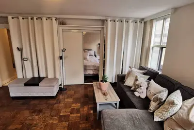 Image de Central 2 bedroom apt (near Casa Loma & Rosedale)