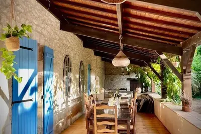 Image de Gorgeous 5 Bed French Farmhouse