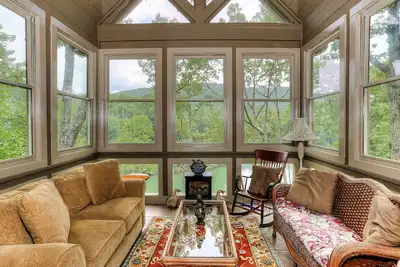 Image de Lake Escape - Lounge with Scenic Lake Views!