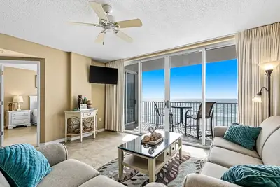 Image de Fifth-floor oceanfront condo with pool, ocean view, washer/dryer & fast WiFi