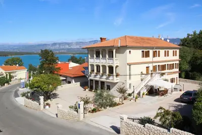 Image de Appartement de trois chambres avec le balcon et la vue sur le mer Soline, Krk (A-19198-b)