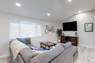 Image de Modern Ranch with Private Putting Green, Fast WiFi, Central Ac, & Great Location