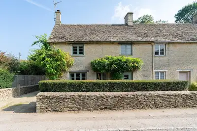 Image de Family friendly holiday cottage in the Cotswolds with a superb garden - Winterberry Cottage