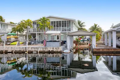 Image de Canal-front Keys escape with amazing view, boat access, firepit, gril, Ac, & W\/D