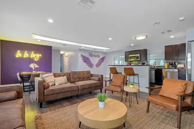 Image de Pool Home🐬Close 2 Beaches🏝 Game Room🎱Mural🕊Comfy Mattresses🔥Hammock & Grill