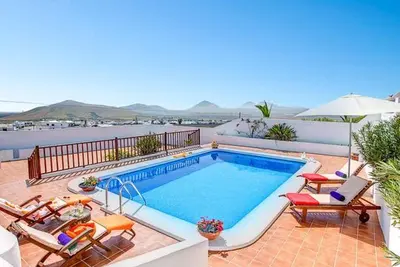 Image de Homerez - Villa moderne à Nazaret avec piscine privée