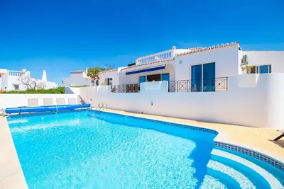 32a Vale do milho Stunning Detached Villa Close to the Beach